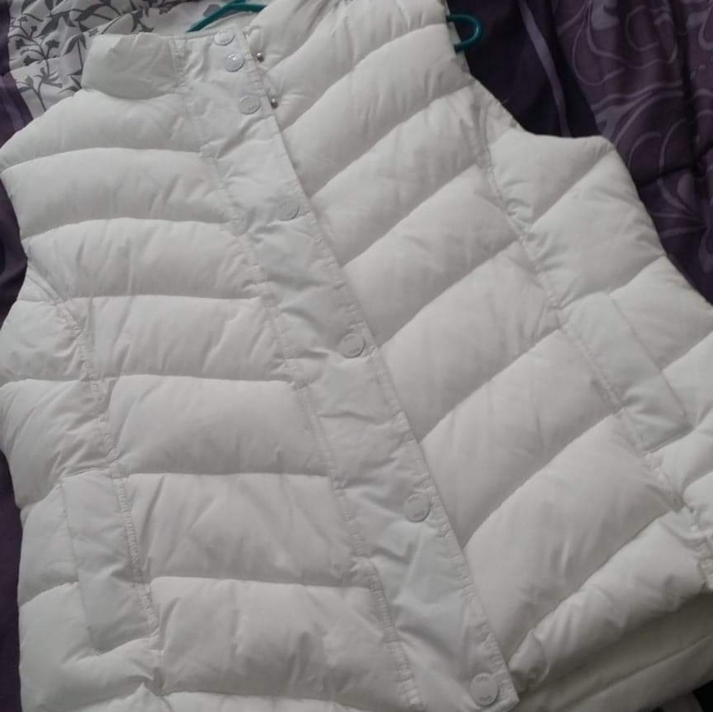 GAP WHITE PUFFY VEST SIZE XL